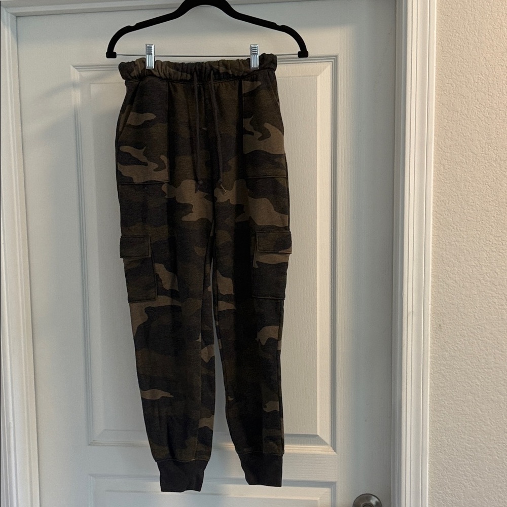 PINK Victoria's Secret Camo Joggers